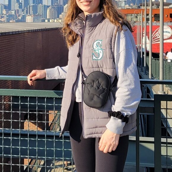 Seattle Mariners 2022 Puffy Vest Youth Large Fits Like Woman's Small - Picture 2 of 8